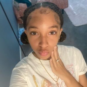 Meet your Posher, Chanel